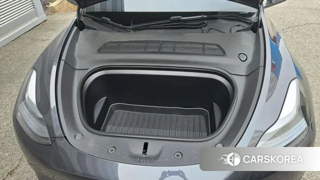 Tesla Model Y 2025 Серый из Кореи, фото 4