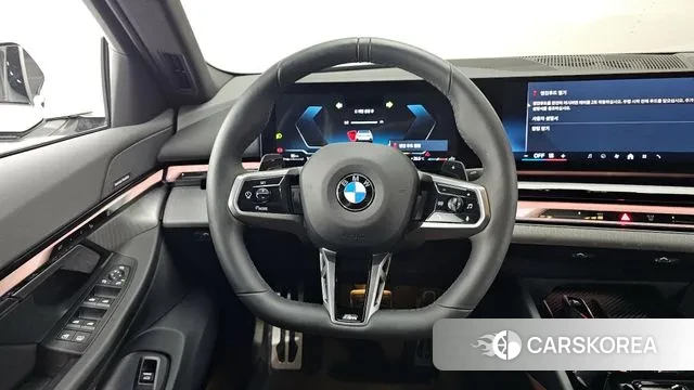 BMW 5 Series (G60) 2024 Белый из Кореи, фото 4