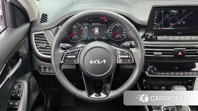 Kia Seltos 2022 Белый из Кореи, фото 4