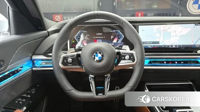 BMW 7 Series (G70) 2025 Светло-серебряный цвет из Кореи, фото 4