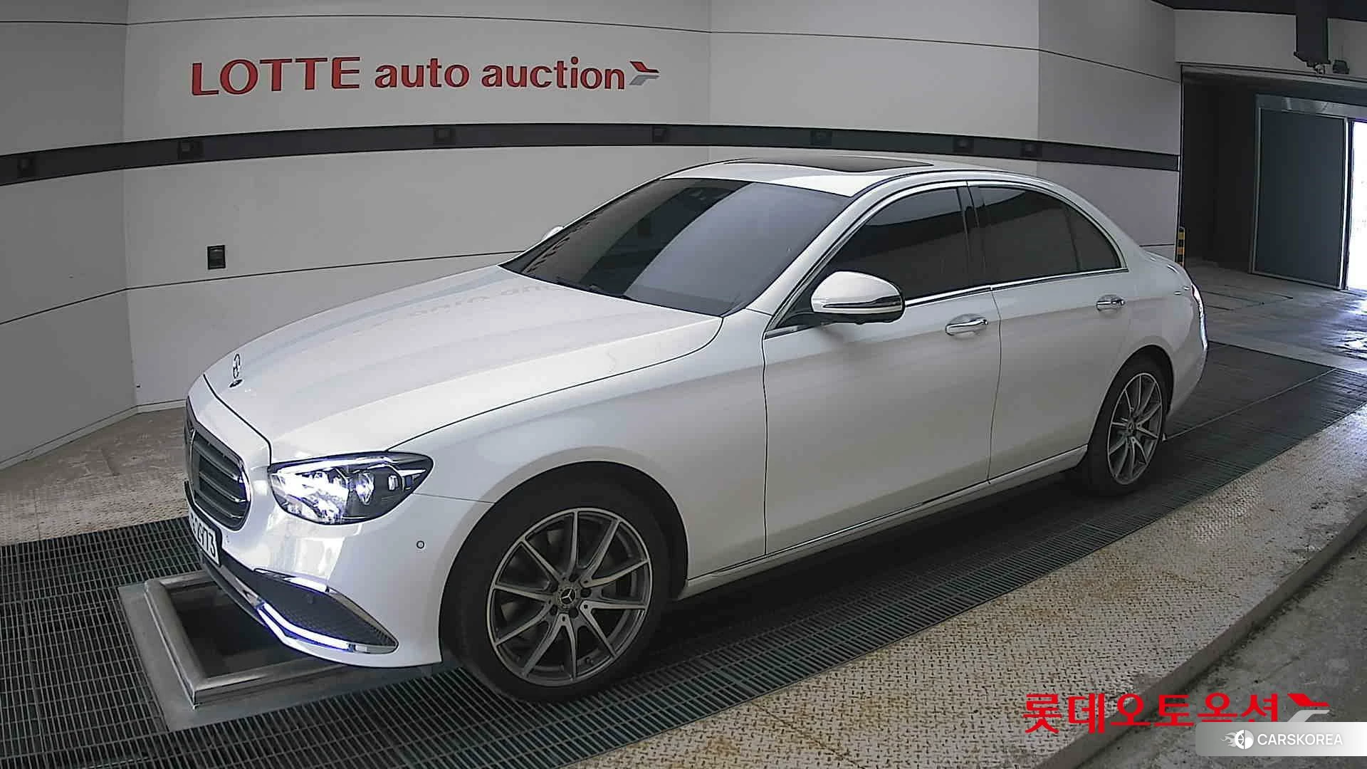 Mercedes-Benz Mercedes-Benz E300 e 4MATIC 2022 149-POLAR WHITE (BENZ) из Кореи, фото 4