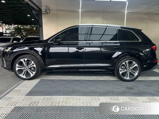 Audi Q7 2021 Черный из Китая, фото 4