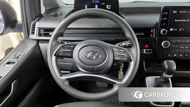 Hyundai Staria 2023 Белый из Кореи, фото 4
