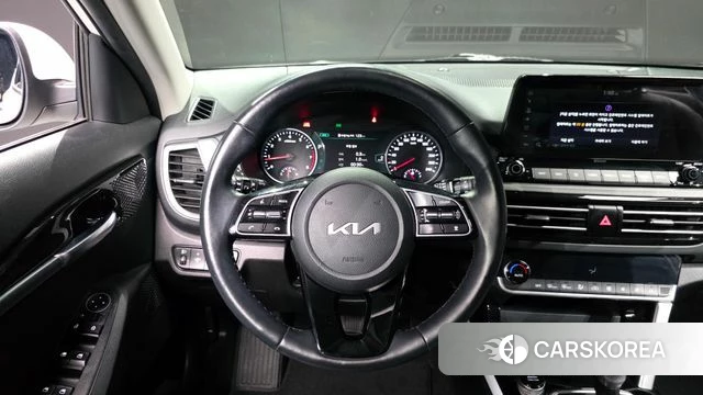 Kia Seltos 2022 Белый из Кореи, фото 4