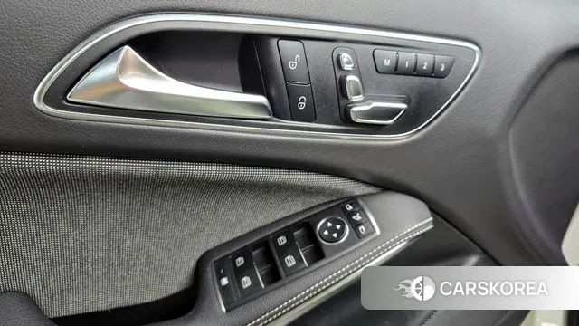 Mercedes-Benz A-Class W176 2018 Белый из Кореи, фото 4