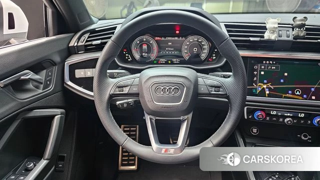 Audi Q3 (F3) 2023 Белый из Кореи, фото 4