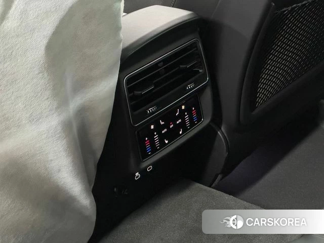 Audi Q8 (4M) 2025 Черный из Кореи, фото 4