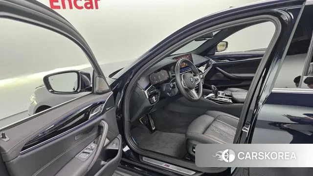 BMW 5 Series (G30) 2022 Черный из Кореи, фото 4