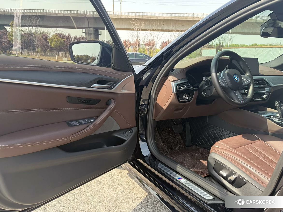 BMW 5 series PHEV 2022 Черный из Китая, фото 4