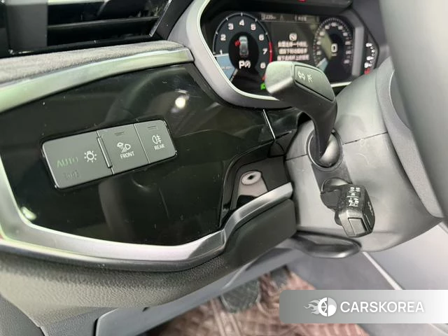 Audi Q3 2022 Темно-серый из Китая, фото 4