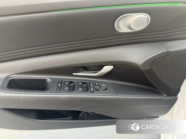 Hyundai Elantra 2023 Белый из Китая, фото 4