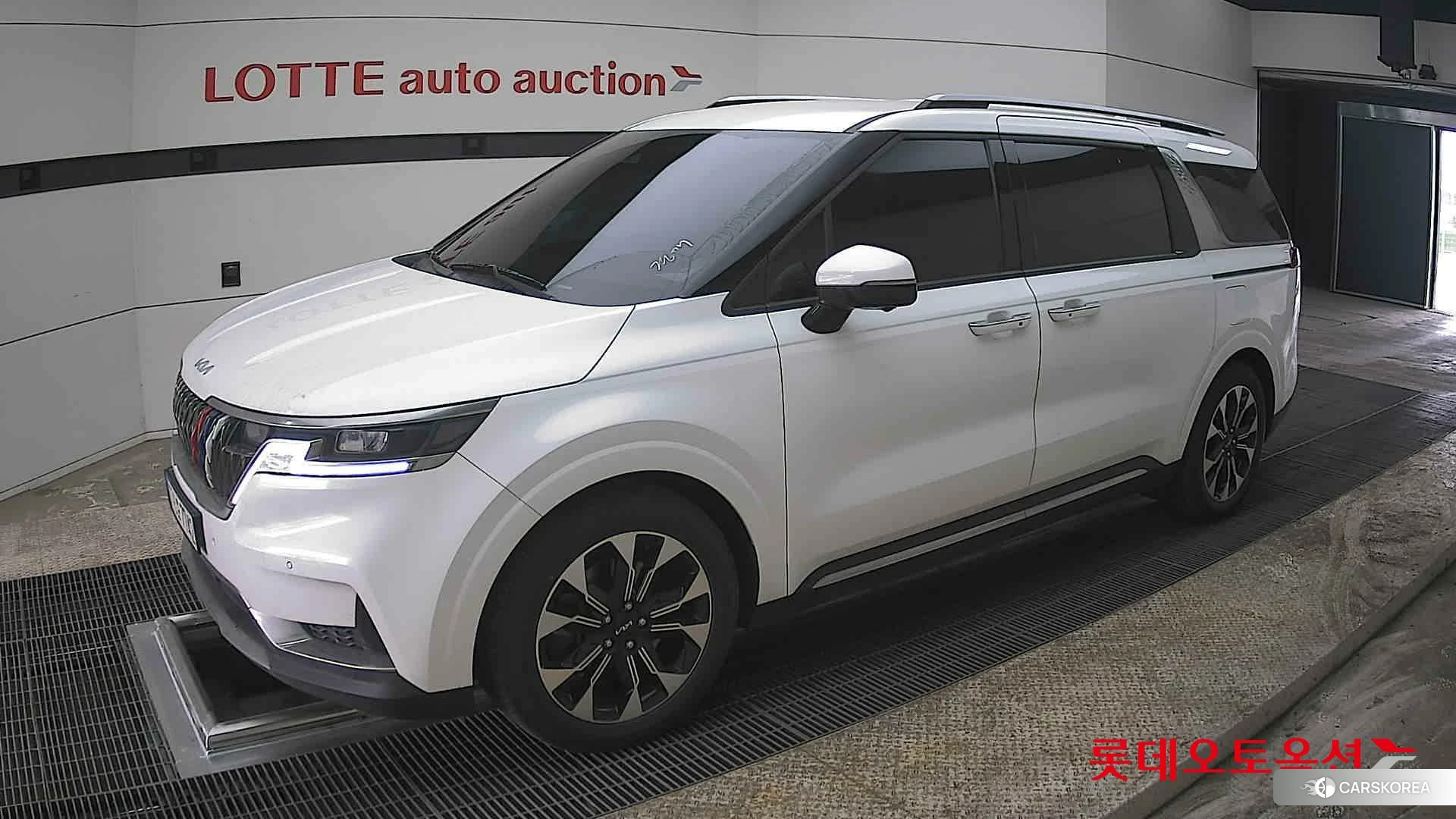 Kia Carnival Limousine 2022 Snow White Pearl из Кореи, фото 4