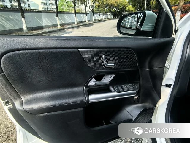 Mercedes-Benz GLA 2023 Белый из Китая, фото 4