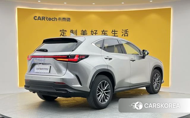 Lexus NX 2025 Серебристо-серый из Китая, фото 4