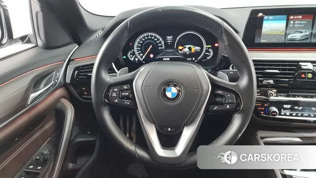 BMW 5 Series (G30) 2018 Белый из Кореи, фото 4