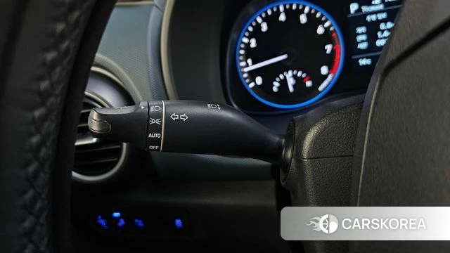 Hyundai Kona 2018 Светло-серебряный цвет из Кореи, фото 4