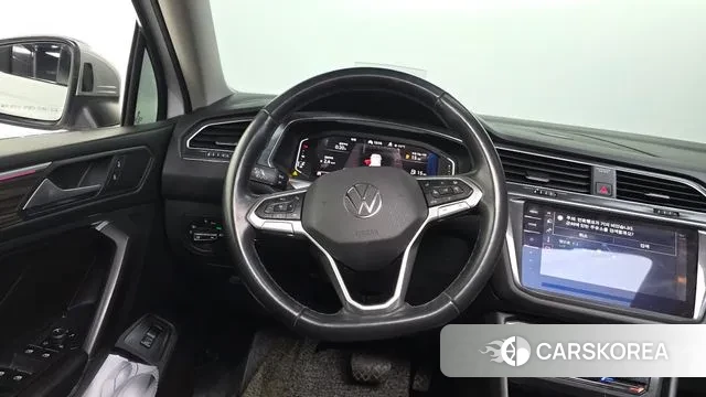 Volkswagen Tiguan Allspace 2023 Белый из Кореи, фото 4