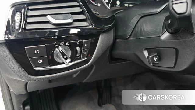 BMW 5 Series (G30) 2018 Белый из Кореи, фото 4