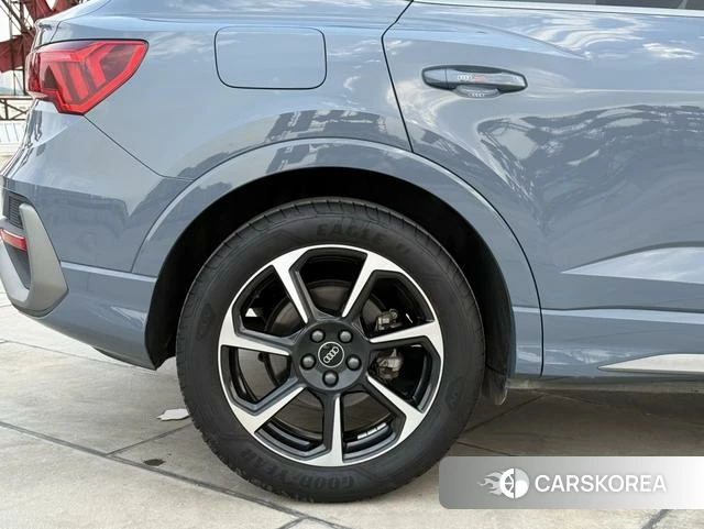 Audi Q3 Sportback 2022 Темно-серый из Китая, фото 4