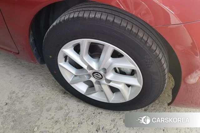 Nissan TIIDA 2022 Красный из Китая, фото 5