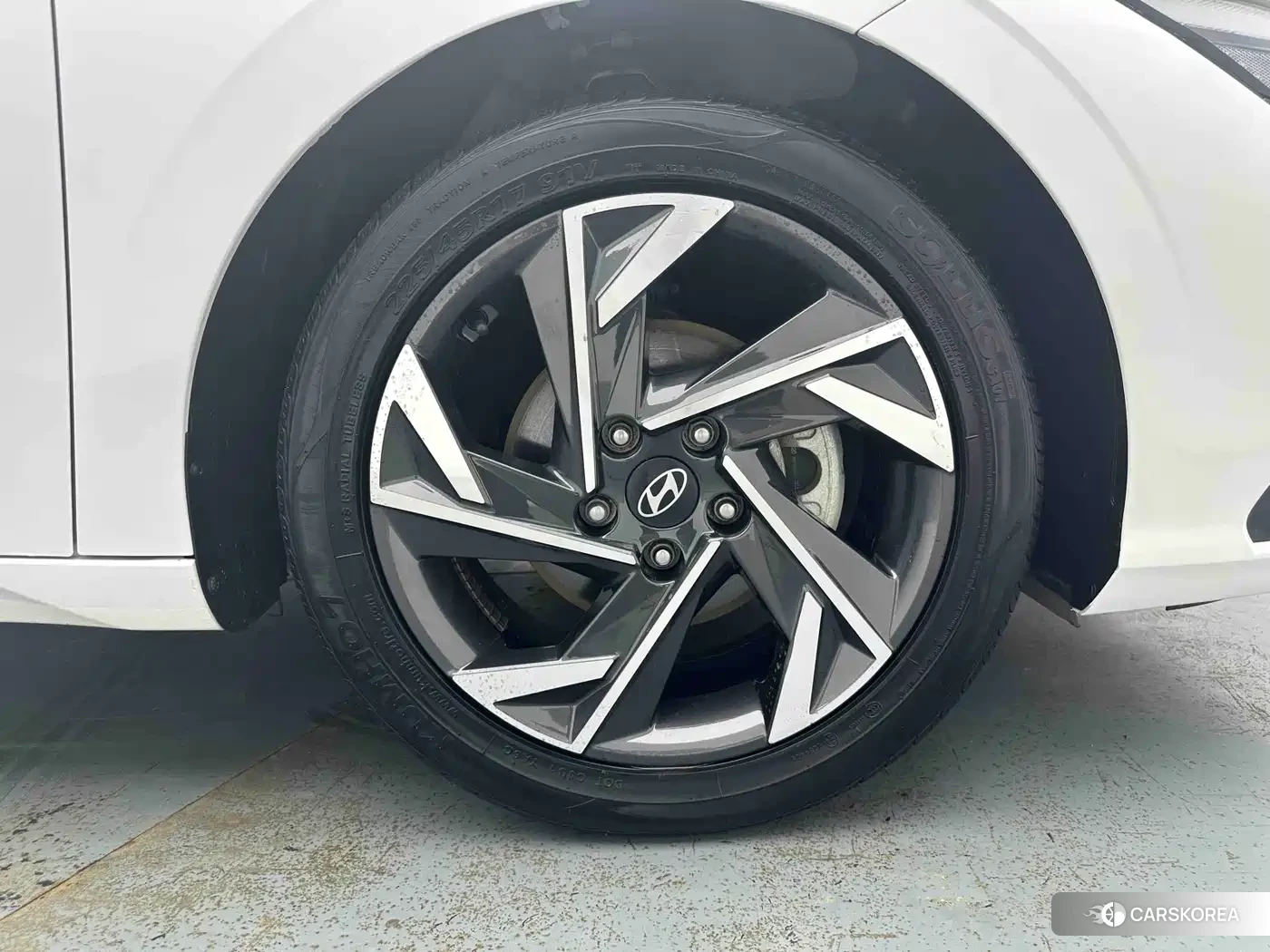 Hyundai Elantra 2023 Белый из Китая, фото 5