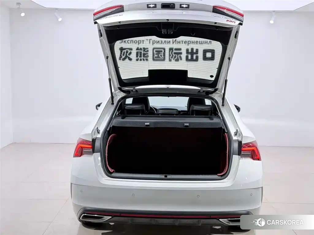 Skoda Octavia 2023 Белый из Китая, фото 5