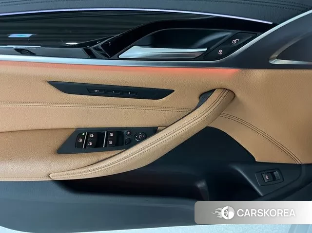 BMW 5 Series (G30) 2018 Белый из Кореи, фото 5