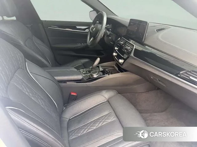 BMW 5 Series (G30) 2022 Белый из Кореи, фото 5