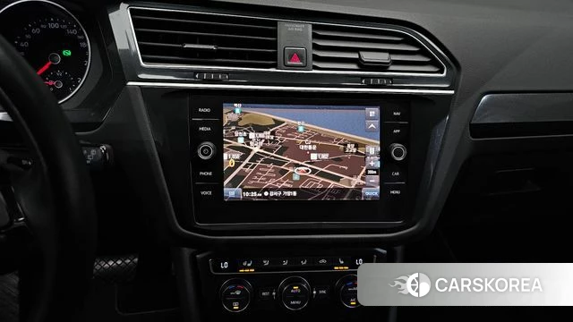 Volkswagen Tiguan second Generation 2018 Белый из Кореи, фото 5