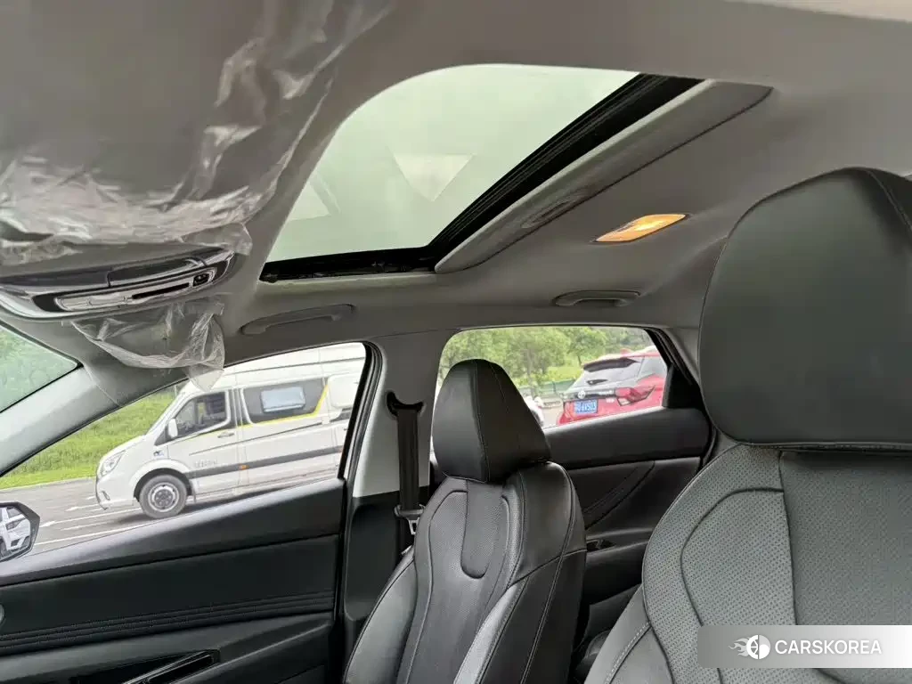 Hyundai Elantra 2023 Белый из Китая, фото 5