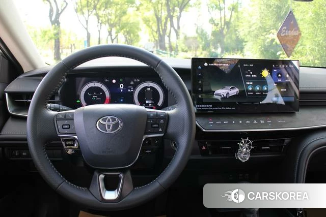 Toyota Camry 2024 Серебристо-серый из Китая, фото 5