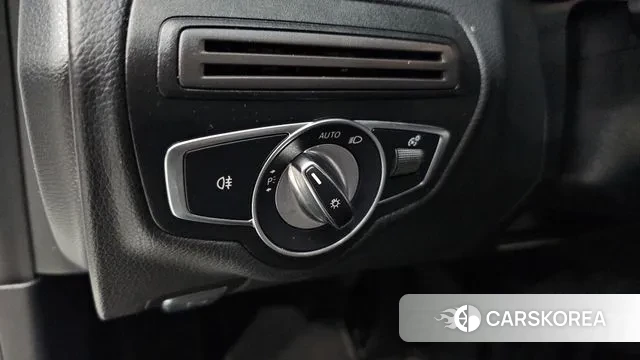 Mercedes-Benz C-Class W205 2018 Белый из Кореи, фото 5