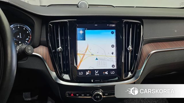Volvo V60 Cross-Country 2nd Generation 2021 Белый из Кореи, фото 5