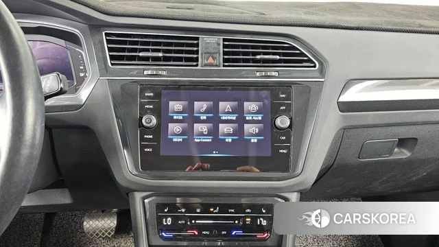 Volkswagen Tiguan second Generation 2022 Белый из Кореи, фото 5