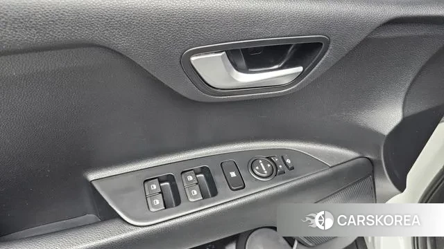 Kia Stonic 2018 Белый из Кореи, фото 5