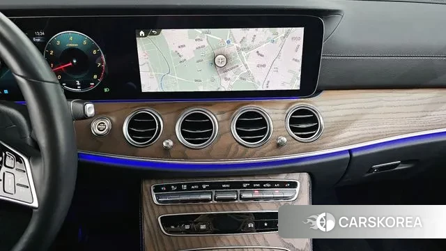 Mercedes-Benz E-Class W213 2023 Белый из Кореи, фото 5