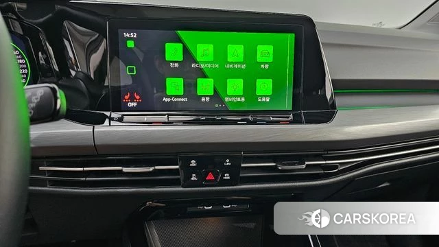 Volkswagen Golf 8th Generation 2023 Белый из Кореи, фото 5
