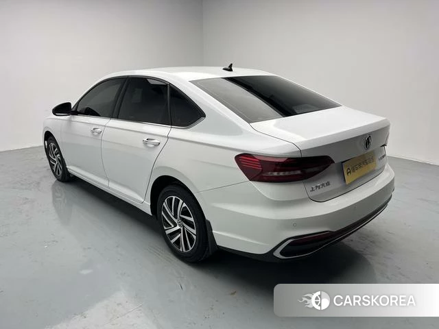 Volkswagen Lavida 2023 Белый из Китая, фото 5