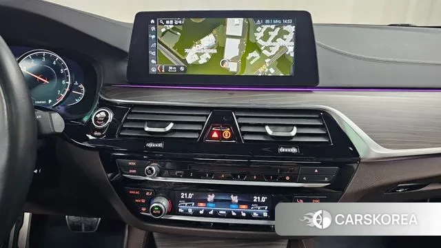 BMW 5 Series (G30) 2018 Серебристо-серый из Кореи, фото 5