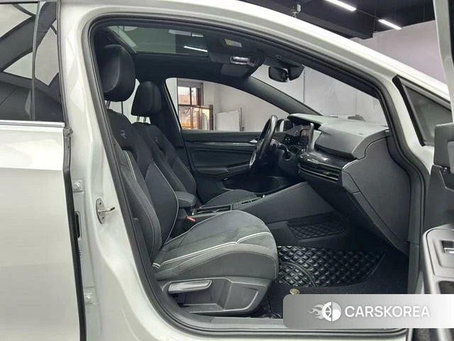 Volkswagen Golf 2022 Белый из Китая, фото 5