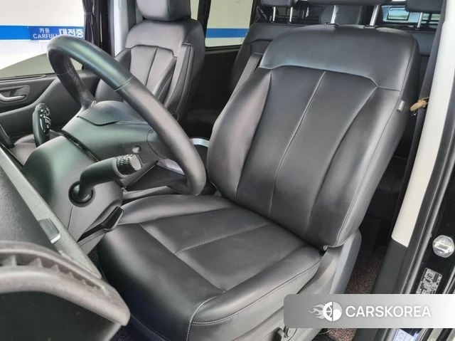Hyundai Staria 2023 Черный из Кореи, фото 5