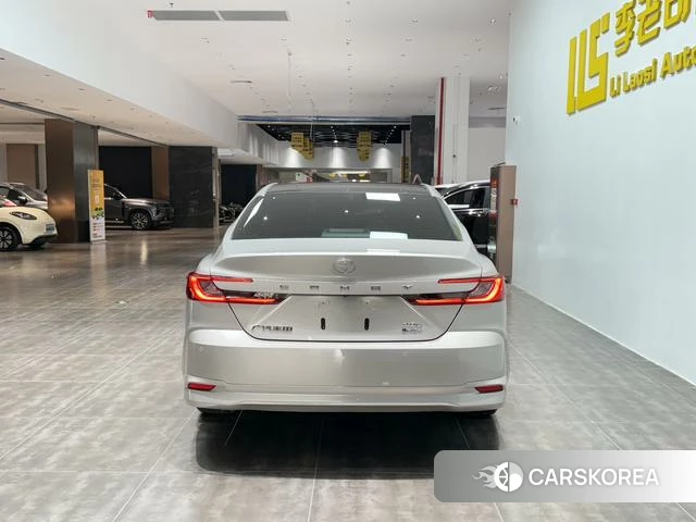 Toyota Camry 2025 Серебристо-серый из Китая, фото 5