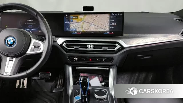 BMW i4 2022 Серебристо-серый из Кореи, фото 5