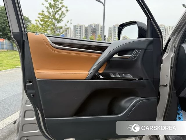 Lexus LX 2023 Серебристо-серый из Китая, фото 5