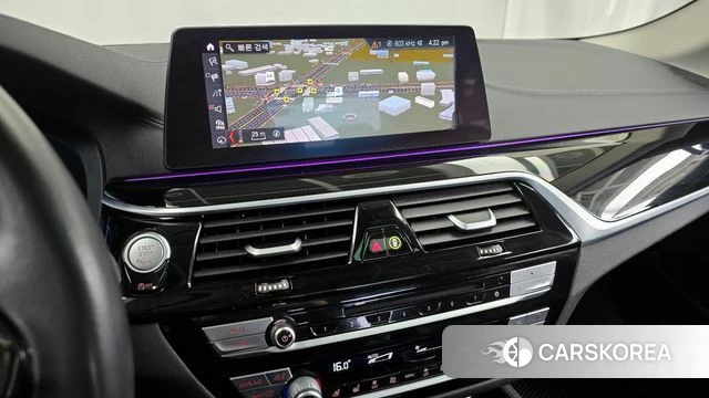 BMW 5 Series (G30) 2019 Белый из Кореи, фото 5