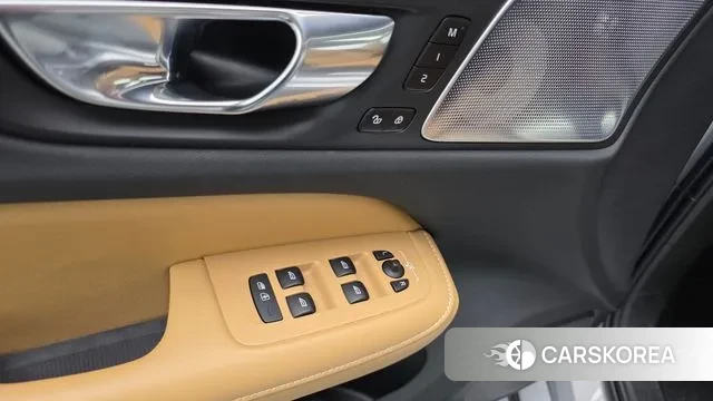 Volvo S60 3rd generation 2022 Серебряный из Кореи, фото 5