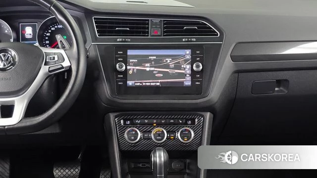 Volkswagen Tiguan second Generation 2018 Белый из Кореи, фото 5
