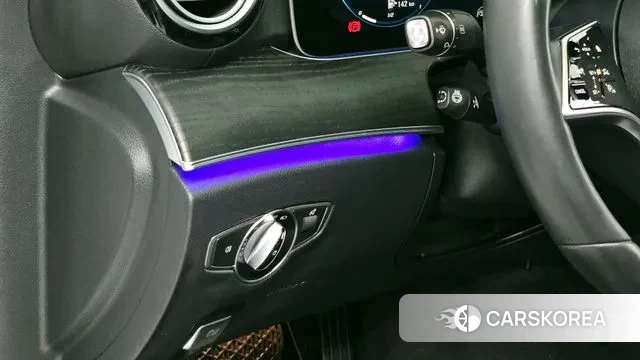 Mercedes-Benz E-Class W213 2022 Белый из Кореи, фото 5