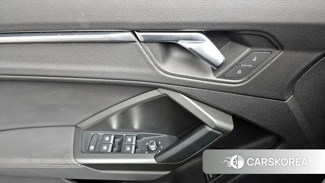 Audi Q3 (F3) 2020 Белый из Кореи, фото 5