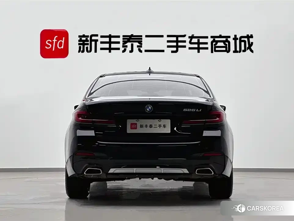 BMW 5 series 2022 Черный из Китая, фото 5